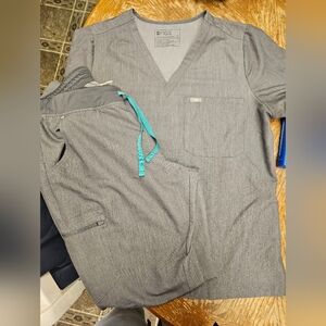 Figs Scrub Set In Gray WOMENS XL/P